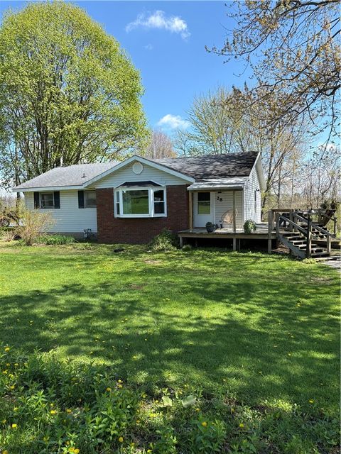 Photo of 28 Bell Rd, Grove City, PA 16127 (MLS # 1749963)