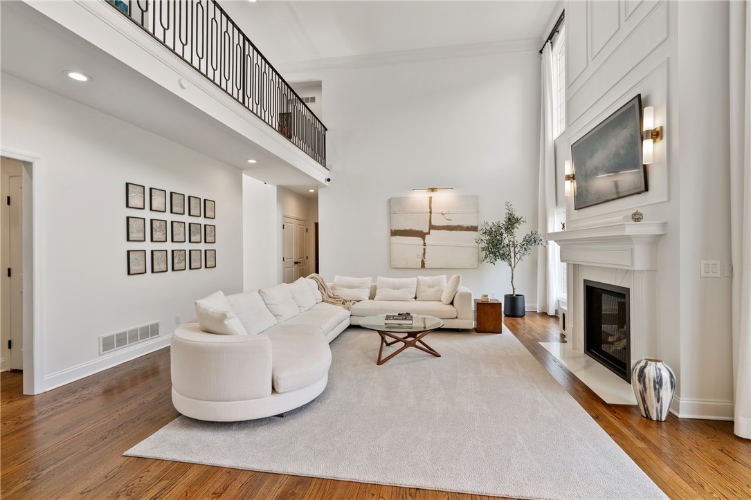 204 Fieldgate Dr