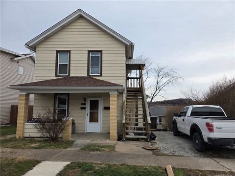 Photo of 1436 Poplar St, Greensburg, PA 15601 (MLS # 1738500)