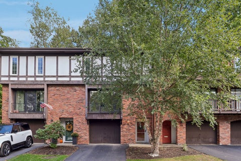 Townhouse For Sale - 456 Allenberry Drive<br/> Ross Twp, PA 15237