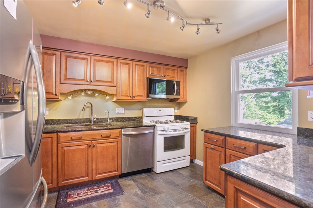 Murrysville, Pennsylvania 15626, United States, 3 Bedrooms Bedrooms, ,3 BathroomsBathrooms,Residential,Contingent,180987