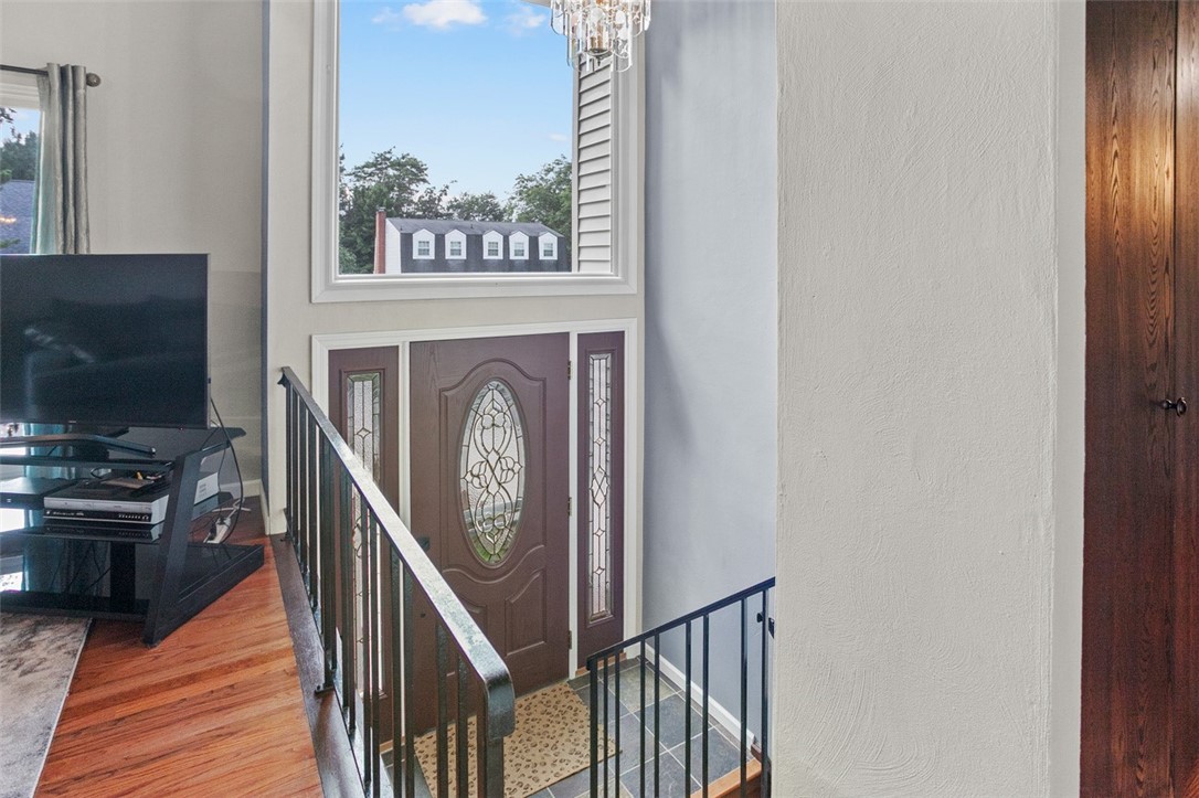 Murrysville, Pennsylvania 15626, United States, 3 Bedrooms Bedrooms, ,3 BathroomsBathrooms,Residential,Contingent,180987