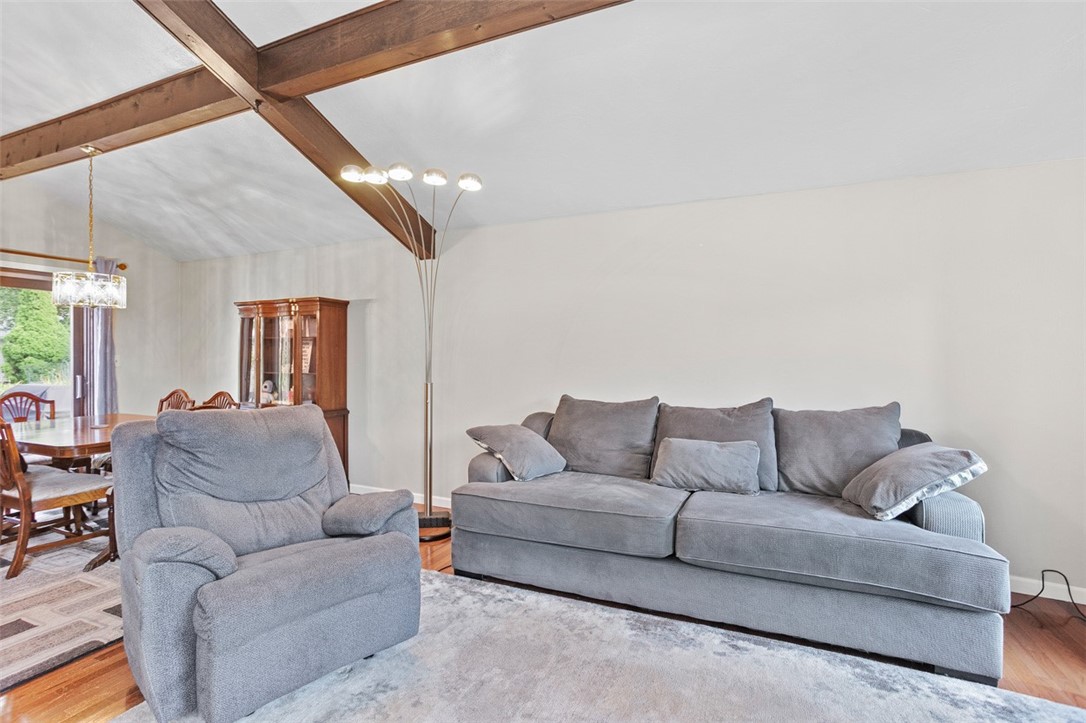 Murrysville, Pennsylvania 15626, United States, 3 Bedrooms Bedrooms, ,3 BathroomsBathrooms,Residential,Contingent,180987