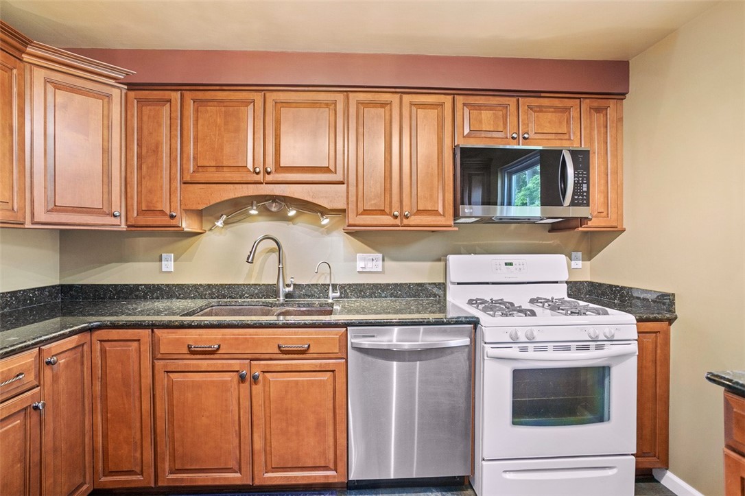 Murrysville, Pennsylvania 15626, United States, 3 Bedrooms Bedrooms, ,3 BathroomsBathrooms,Residential,Contingent,180987