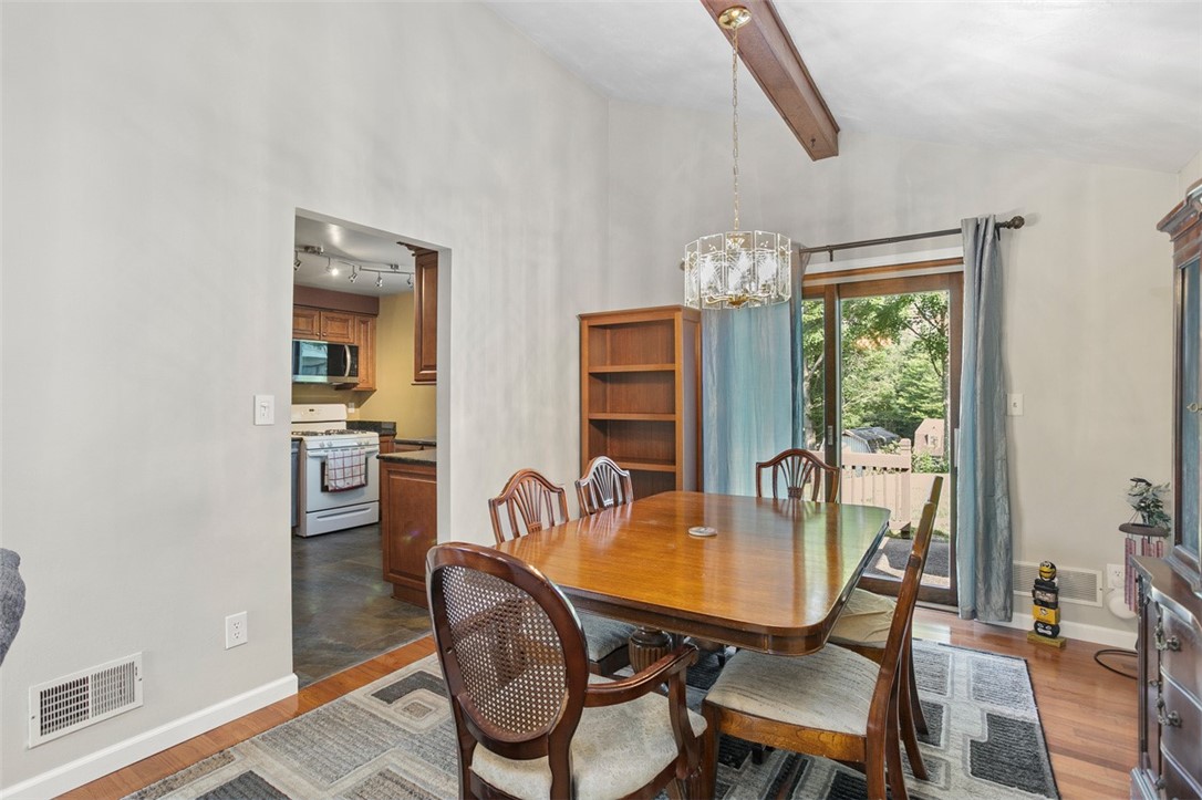 Murrysville, Pennsylvania 15626, United States, 3 Bedrooms Bedrooms, ,3 BathroomsBathrooms,Residential,Contingent,180987