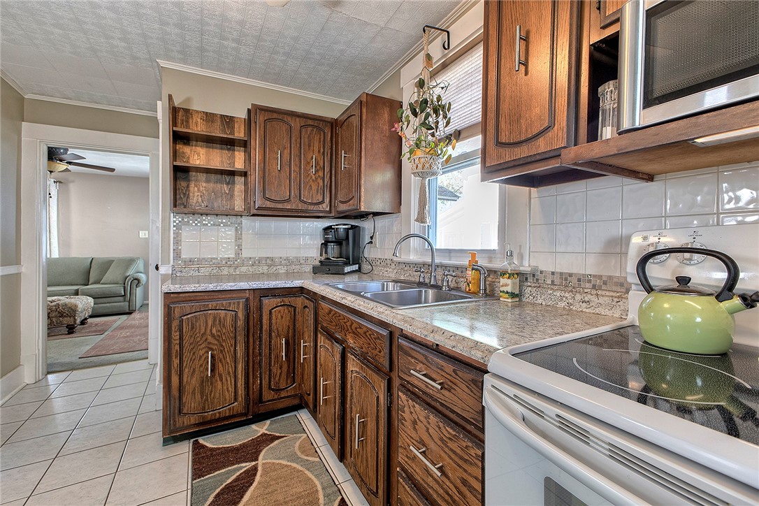 411 Lafferty St St, Jeannette, Pennsylvania image 9