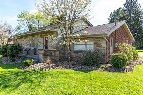 Photo of 925 N Keel Ridge Rd, Hermitage, PA 16148 (MLS # 1750919)