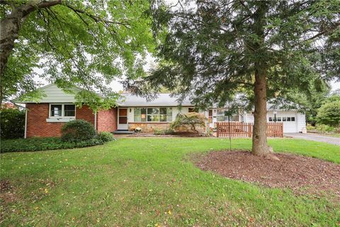 Photo of 635 Craig St, Grove City, PA 16127 (MLS # 1725463)