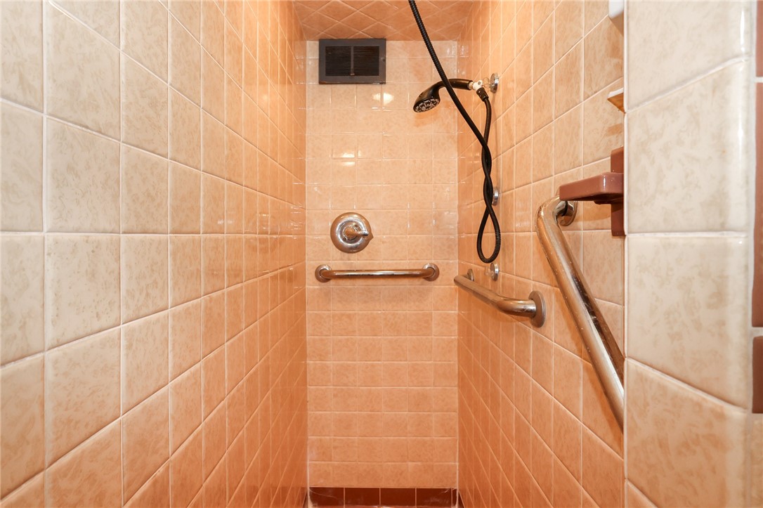 Grove City Boro, Pennsylvania 16127, United States, 2 Bedrooms Bedrooms, ,3 BathroomsBathrooms,Residential,Active,228131