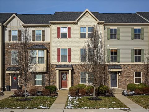 Photo of 412 Fairmont Dr, Wexford, PA 15090 (MLS # 1737819)