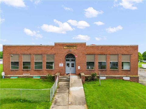 1530 Hillcrest Ave South Strabane PA 15301