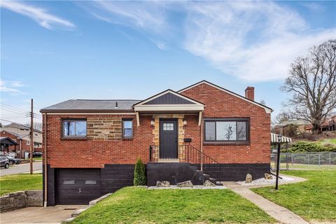 Photo of 107 Tarpon Dr, Pittsburgh, PA 15212 (MLS # 1745083)