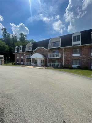 412 CLUBHOUSE DR, WASHINGTON, PA 15301 - Image f36f96e8b324e8a18f655d04703dbf56/3323302753