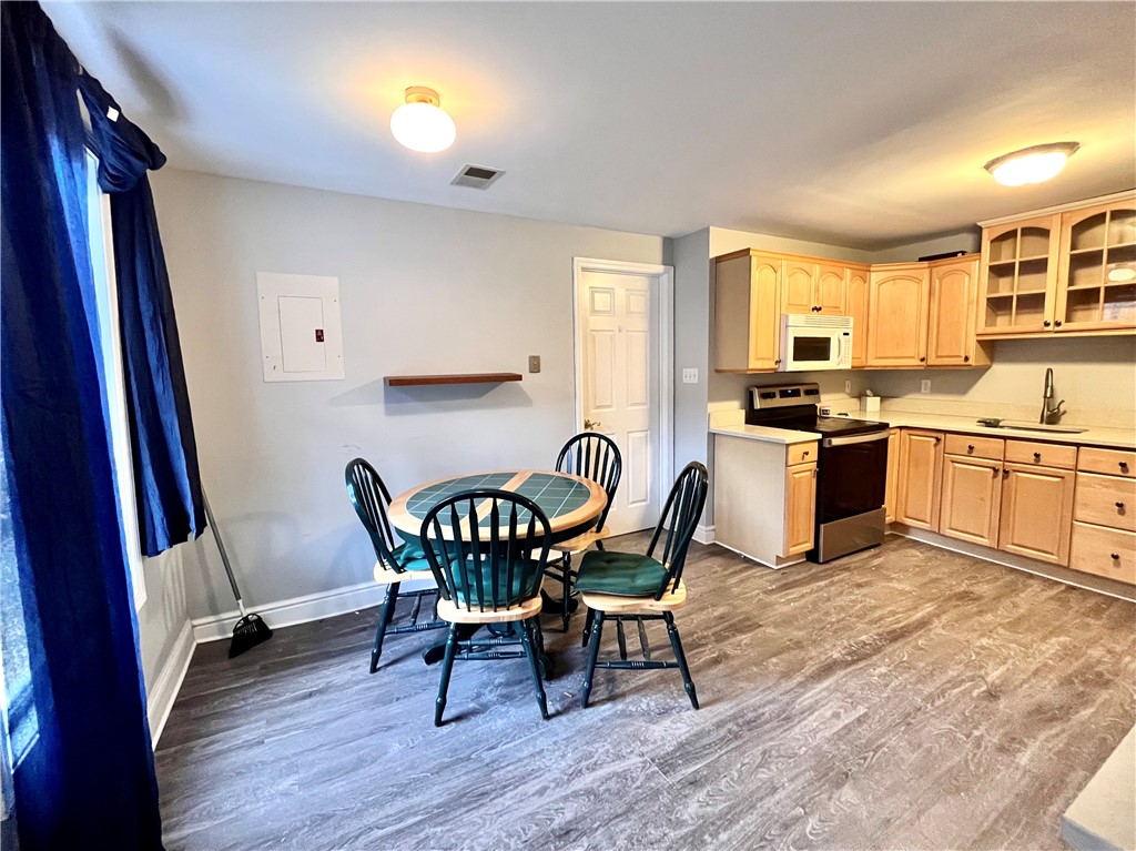 Sewickley, Pennsylvania 15143, United States, 2 Bedrooms Bedrooms, ,1 BathroomBathrooms,Residential,Active,88221
