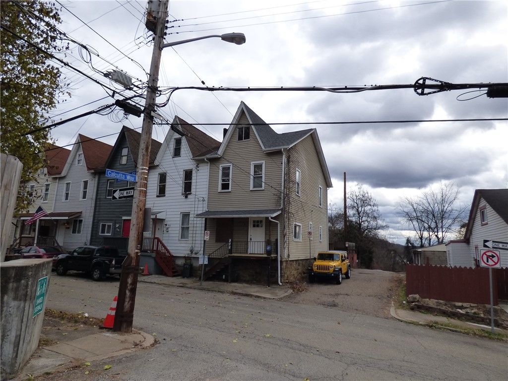 Photo of 911 Amherst St, Pittsburgh, PA 15220 (MLS # 1733382)