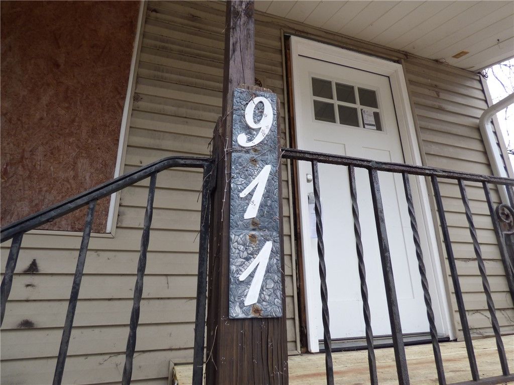 Photo of 911 Amherst St, Pittsburgh, PA 15220 (MLS # 1733382)