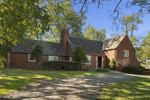 Photo of 26 Churchill Rd, Pittsburgh, PA 15235 (MLS # 1724010)