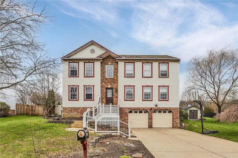 Photo of 537 Jackson Dr, Apollo, PA 15613 (MLS # 1746081)