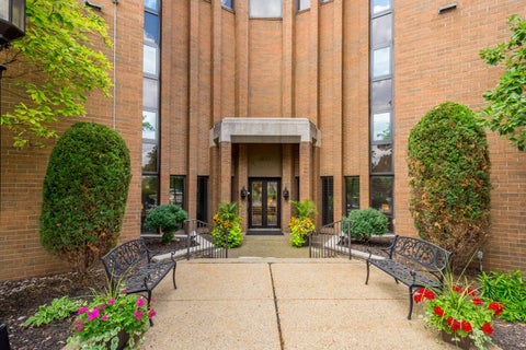 Photo of 900 Washington Road #103, Pittsburgh, PA 15228 (MLS # 1764334)