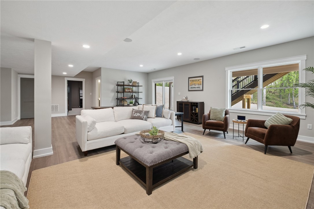 Marshall, Pennsylvania 15005, United States, 6 Bedrooms Bedrooms, ,7 BathroomsBathrooms,Residential,Active,240407