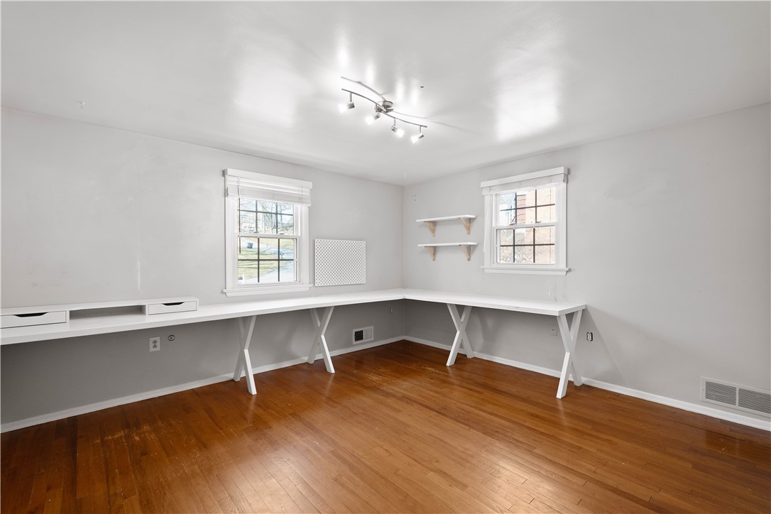 Upper St. Clair, Pennsylvania 15241, United States, 5 Bedrooms Bedrooms, ,3 BathroomsBathrooms,Residential,Pending,90016