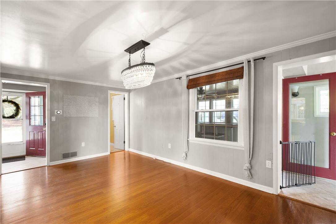 Upper St. Clair, Pennsylvania 15241, United States, 5 Bedrooms Bedrooms, ,3 BathroomsBathrooms,Residential,Pending,90016