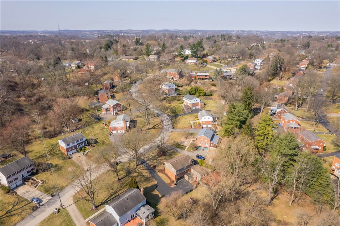 Upper St. Clair, Pennsylvania 15241, United States, 5 Bedrooms Bedrooms, ,3 BathroomsBathrooms,Residential,Pending,90016