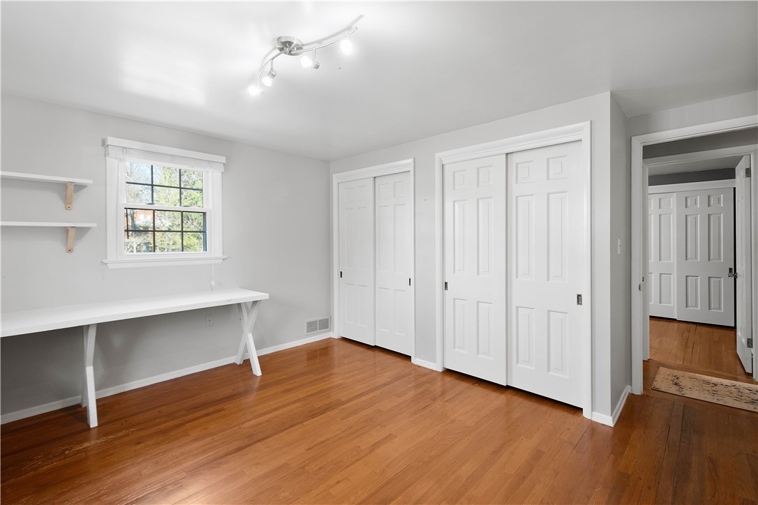 Upper St. Clair, Pennsylvania 15241, United States, 5 Bedrooms Bedrooms, ,3 BathroomsBathrooms,Residential,Pending,90016