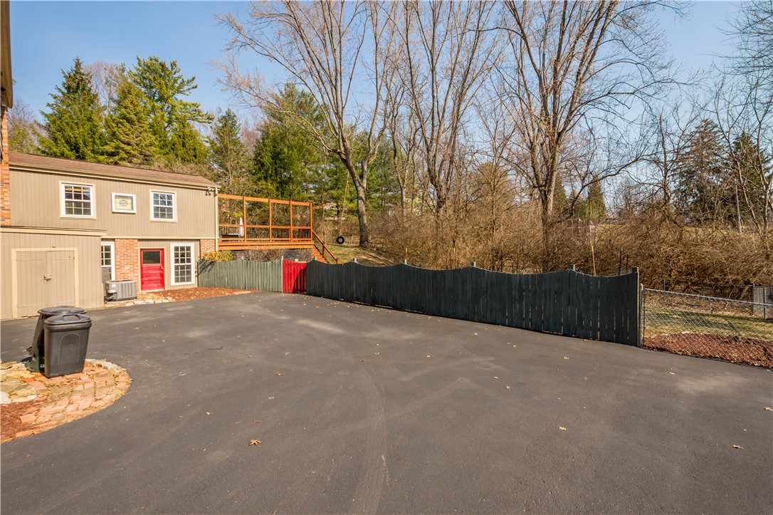 Upper St. Clair, Pennsylvania 15241, United States, 5 Bedrooms Bedrooms, ,3 BathroomsBathrooms,Residential,Pending,90016