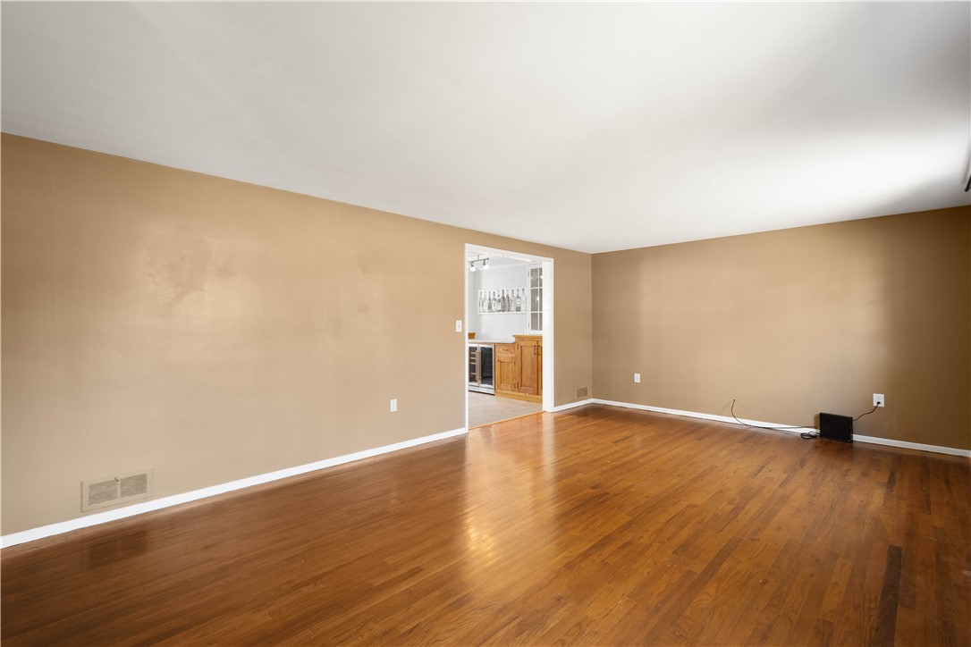 Upper St. Clair, Pennsylvania 15241, United States, 5 Bedrooms Bedrooms, ,3 BathroomsBathrooms,Residential,Pending,90016