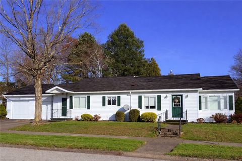 Photo of 76 1st Ave, Greenville, PA 16125 (MLS # 1735744)