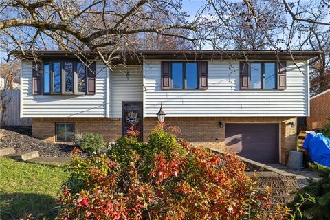 Photo of 667 Harborview Dr, Pittsburgh, PA 15239 (MLS # 1731988)