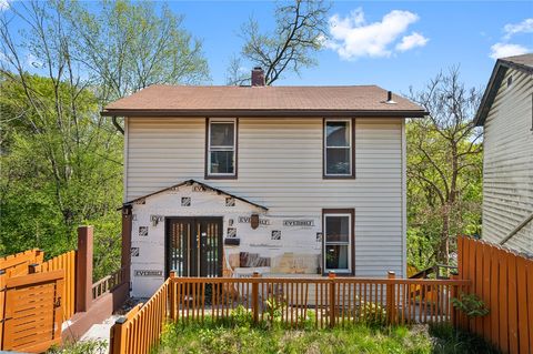 Photo of 34 E Roseridge St, Pittsburgh, PA 15202 (MLS # 1751989)