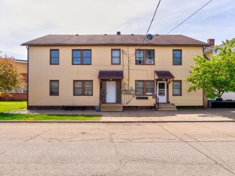 Photo of 270 15th St, Ambridge, PA 15003 (MLS # 1750725)