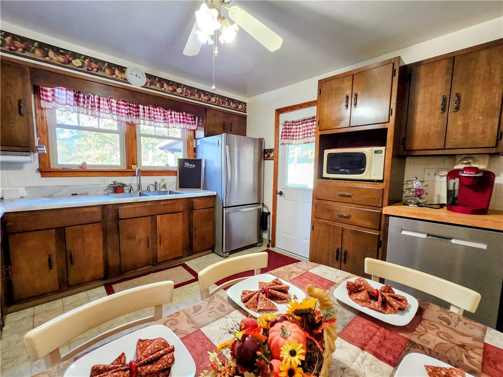 Derry Twp, Pennsylvania 15671, United States, 3 Bedrooms Bedrooms, ,2 BathroomsBathrooms,Residential,Active,164741