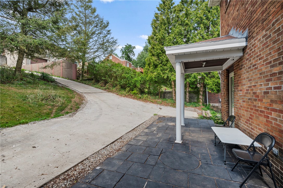 210 E Willock Rd, Brentwood, Pennsylvania image 24