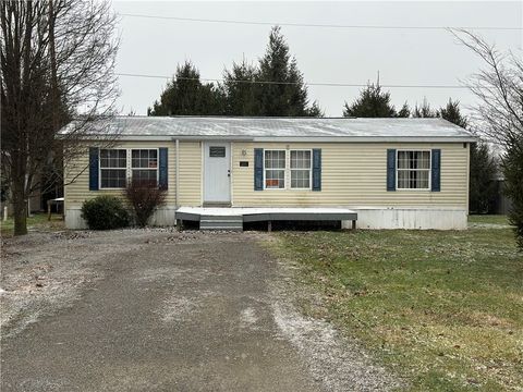 Photo of 101 Haylees Ln, Butler, PA 16002 (MLS # 1737357)