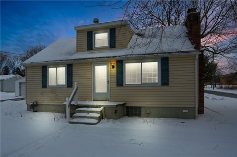 Photo of 2011 Tony St, New Castle, PA 16101 (MLS # 1735713)