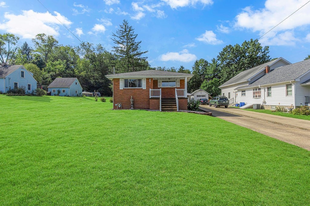 606 Golf Course Rd