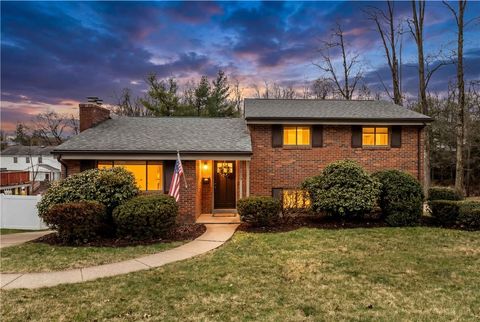 Photo of 1226 Harvest Dr, Monroeville, PA 15146 (MLS # 1743340)