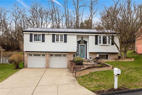 Photo of 3007 Pitchfork Dr Ln, Mc Kees Rocks, PA 15136 (MLS # 1745638)