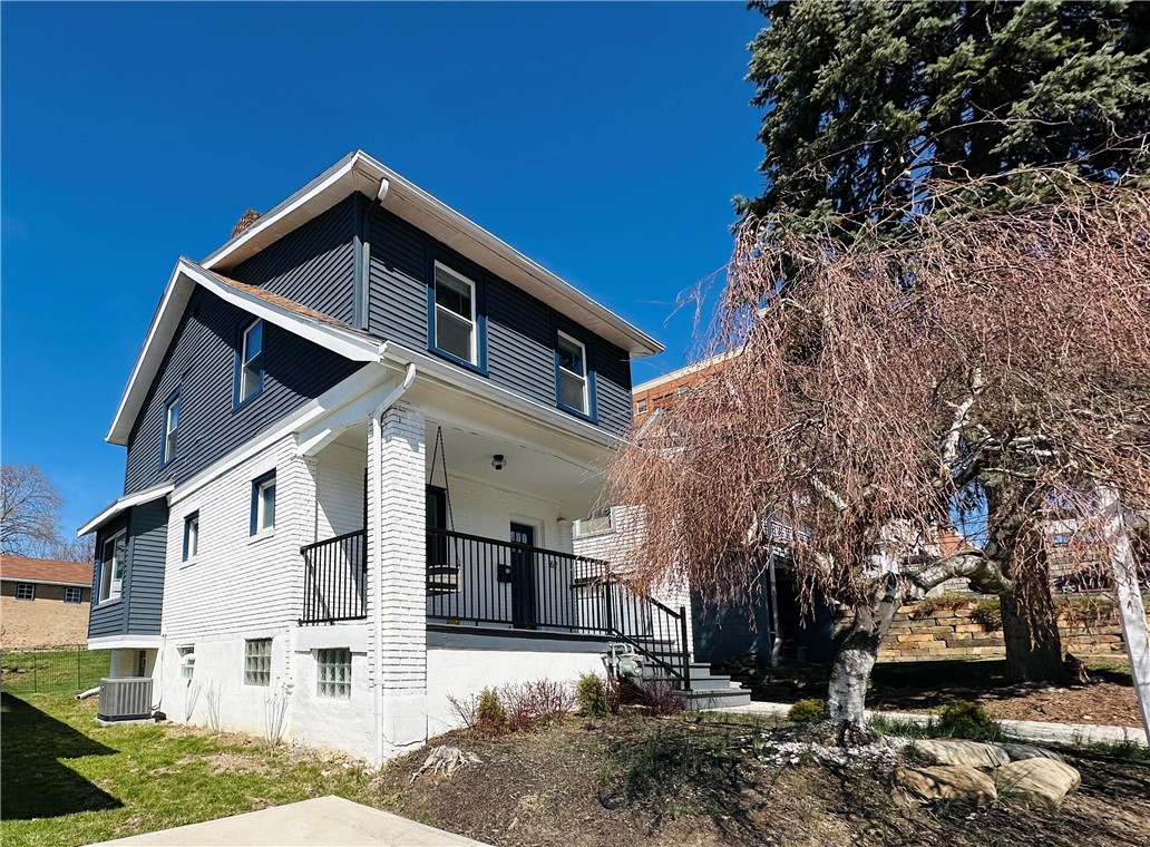 62 Laurel Ave