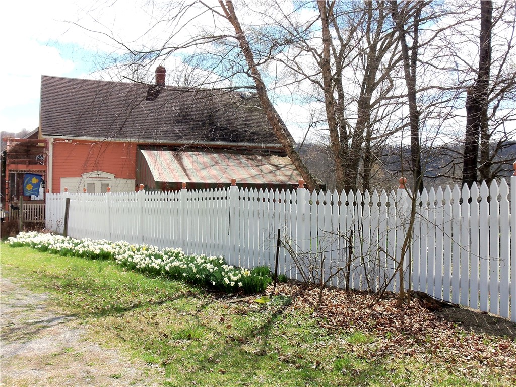 Amwell, Pennsylvania 15345, United States, 2 Bedrooms Bedrooms, ,1 BathroomBathrooms,Residential,Pending,106472