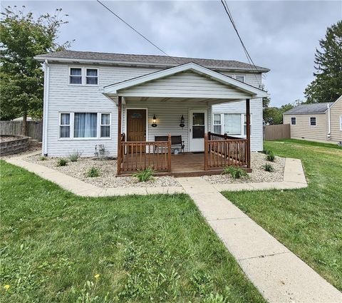 Photo of 124 Deshon Ct, Butler, PA 16001 (MLS # 1738509)
