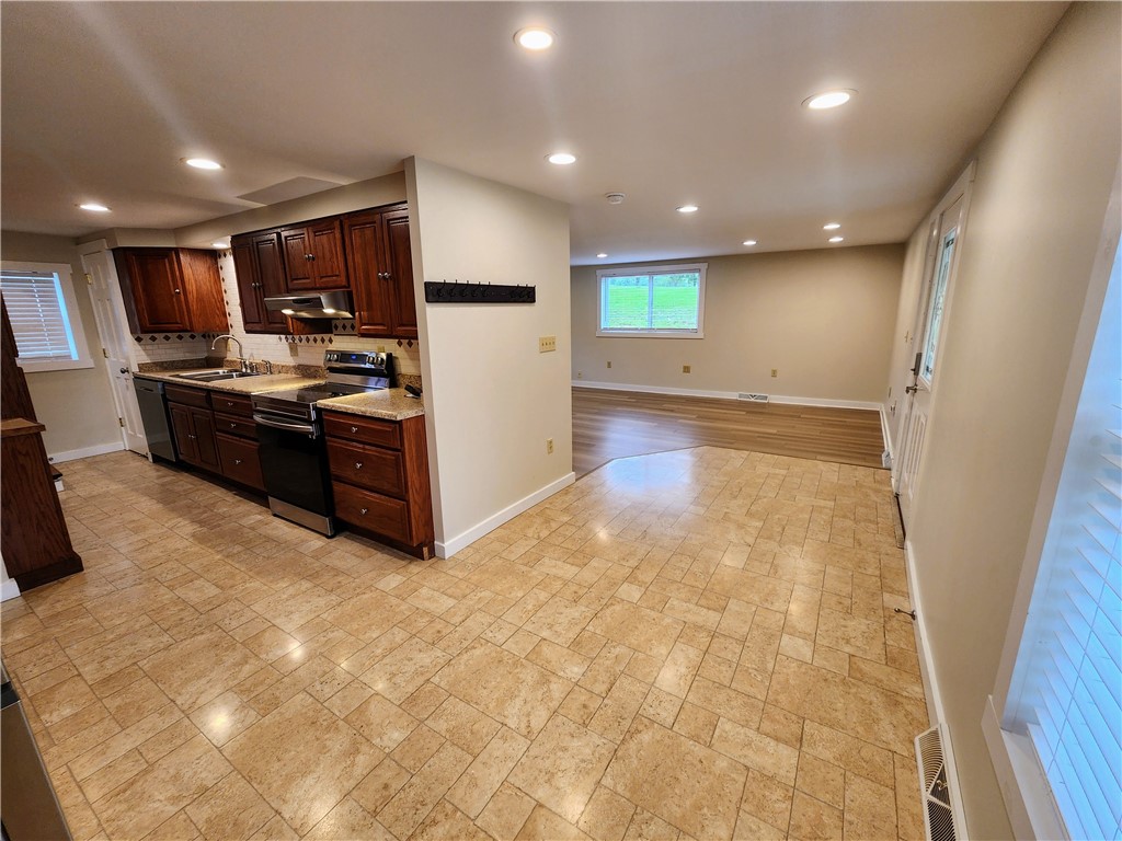 West Bethlehem, Pennsylvania 15311, United States, 3 Bedrooms Bedrooms, ,2 BathroomsBathrooms,Residential,Active,142342