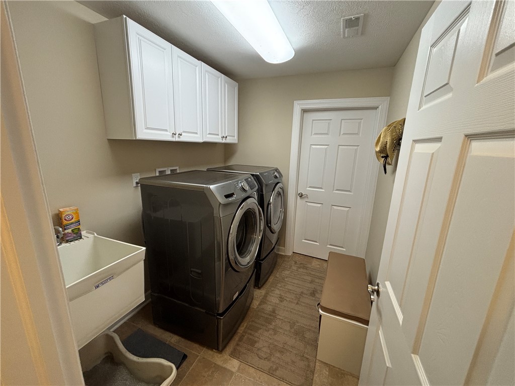 Connoquenessing Twp, Pennsylvania 16053, United States, 2 Bedrooms Bedrooms, ,2 BathroomsBathrooms,Residential,Active,203839