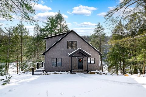 Photo of 162 E Maple Ln, Clarion, PA 16214 (MLS # 1735620)