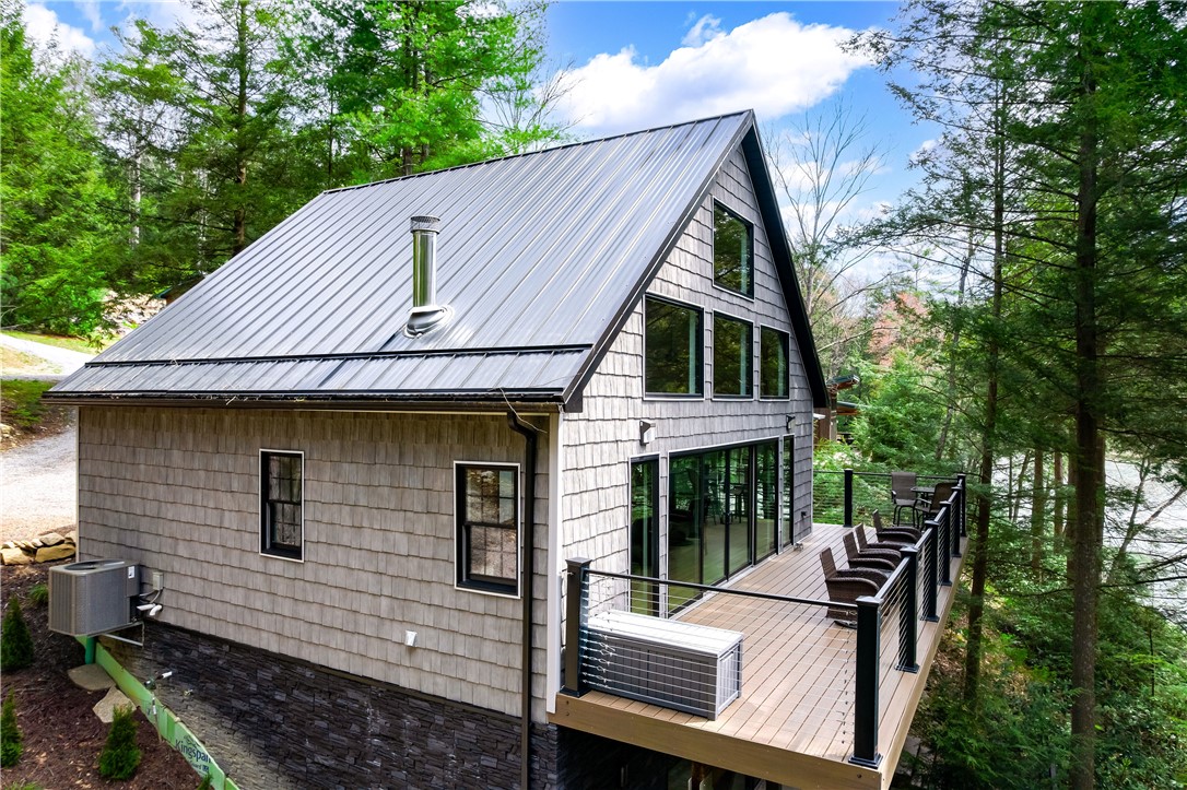 162 E Maple Lane