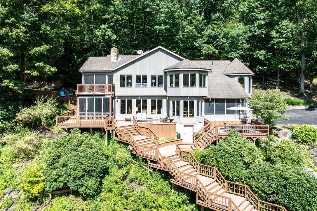207 Youngstown Ridge Rd