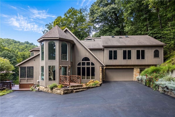 207 YOUNGSTOWN RIDGE RD, LIGONIER, PA 15658 - Image f5b08f5f30e4a2c06e57d83fccac3c69/803164973